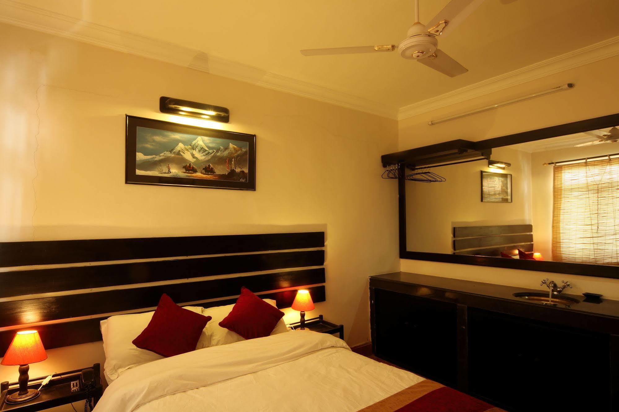 Hotel Thorong Peak Kathmandu Exterior foto